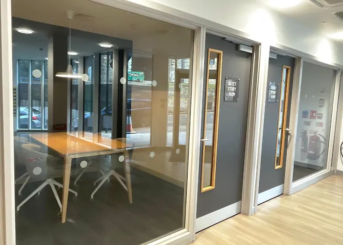 Hnfc Stays - Corporate Central Studios + Parking